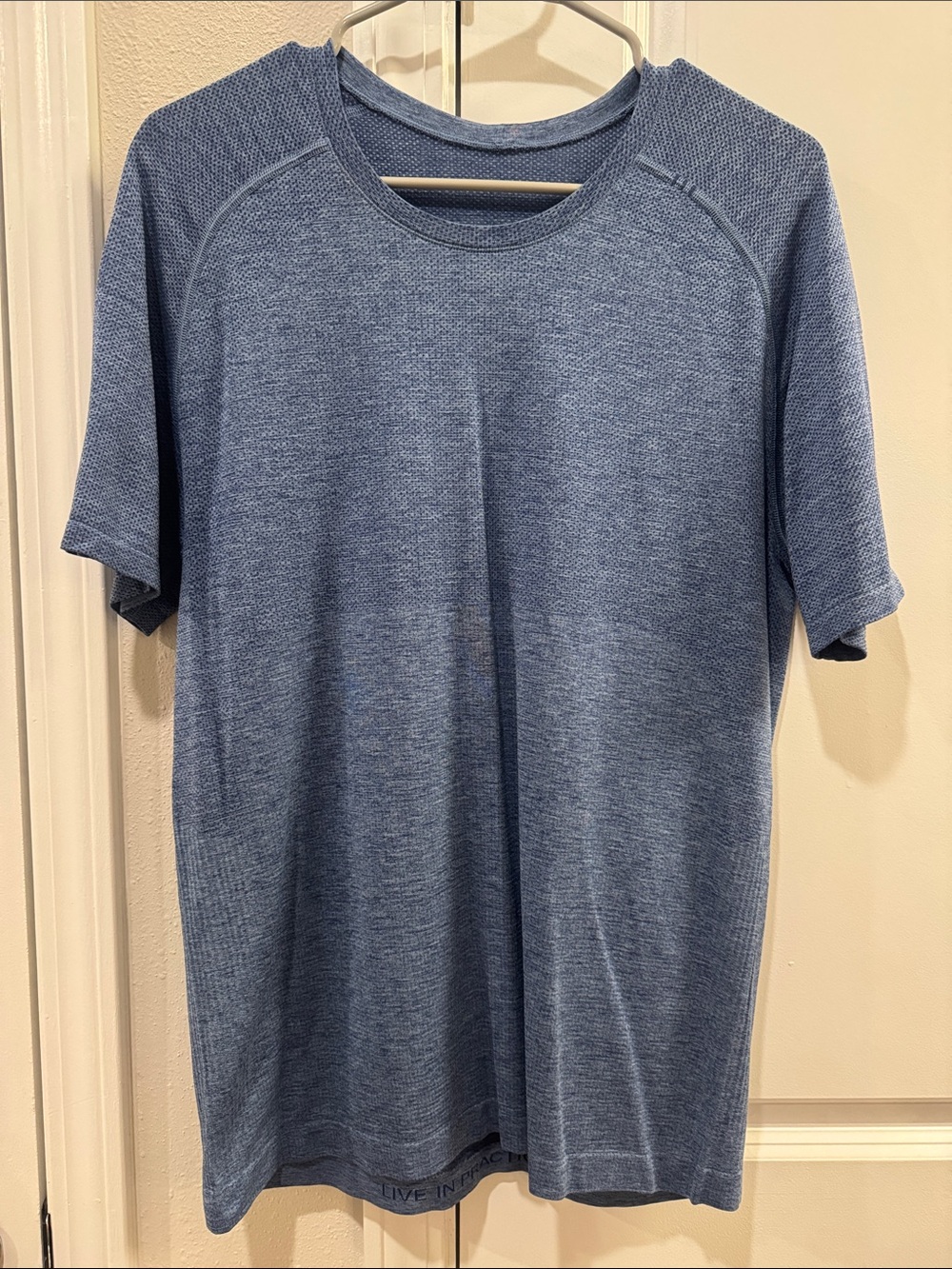 Men's Lulu Lemon Lightweight Textured Crew Neck Shirt - Blue